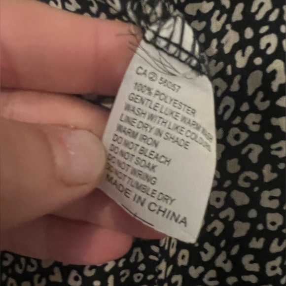 Princess Polly Black and White Women's Wrap Top size 6 (SKU C104) - Picture 4 of 6